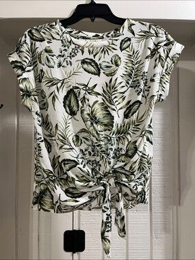 Tie-Front Short Sleeve Tee in White with Green Leaf Print